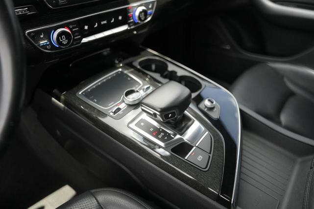 Photo of 2018 Florett Silver Metallic Audi Q7