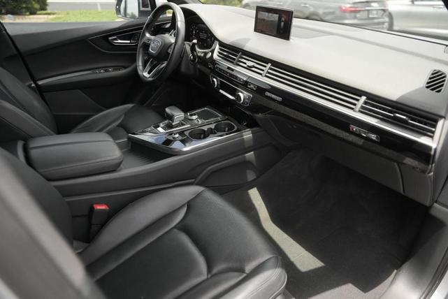 Photo of 2018 Florett Silver Metallic Audi Q7