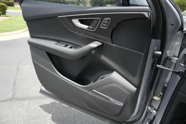 Photo of 2018 Florett Silver Metallic Audi Q7