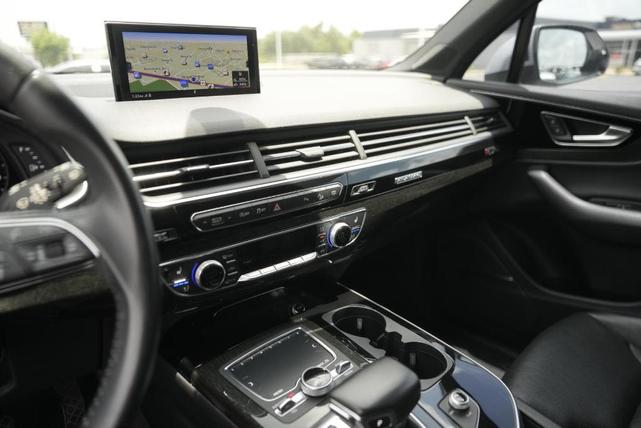 Photo of 2018 Florett Silver Metallic Audi Q7