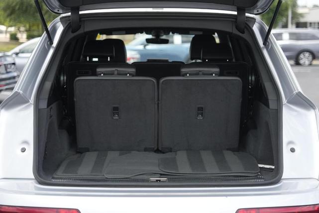 Photo of 2018 Florett Silver Metallic Audi Q7