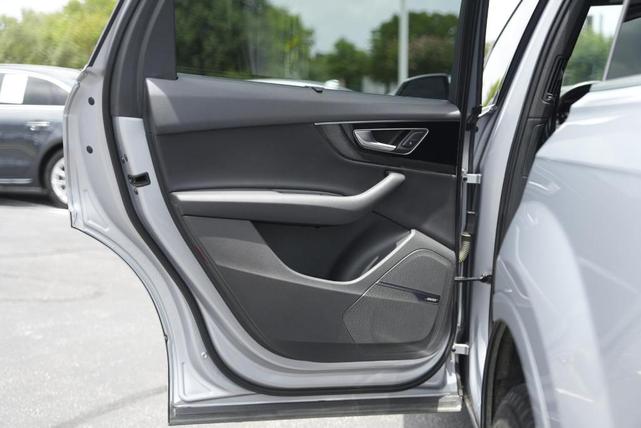 Photo of 2018 Florett Silver Metallic Audi Q7