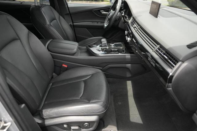 Photo of 2018 Florett Silver Metallic Audi Q7