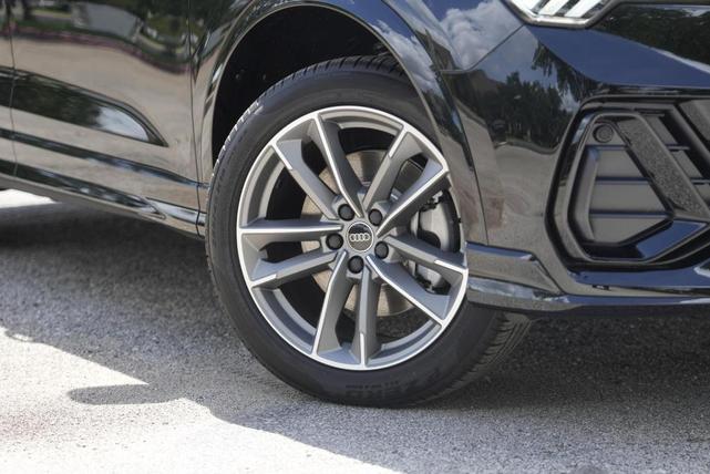 Photo of 2025 Mythos Black Metallic Audi Q3