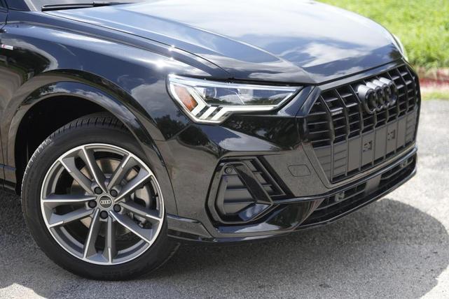 Photo of 2025 Mythos Black Metallic Audi Q3