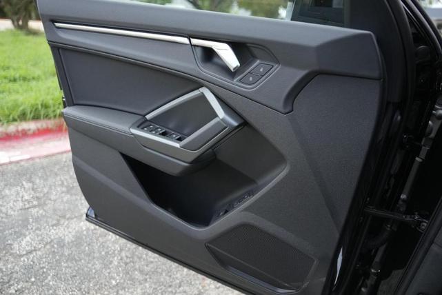 Photo of 2025 Mythos Black Metallic Audi Q3