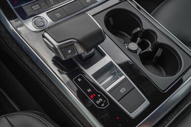 Photo of 2025 Satellite Silver Metallic Audi Q7