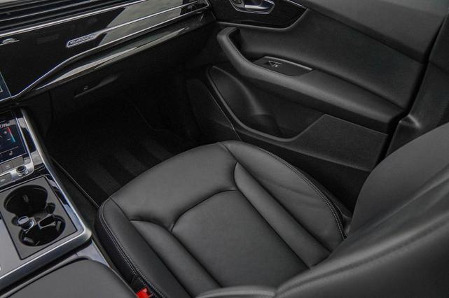 Photo of 2025 Satellite Silver Metallic Audi Q7