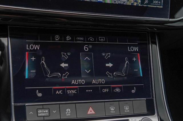 Photo of 2025 Satellite Silver Metallic Audi Q7