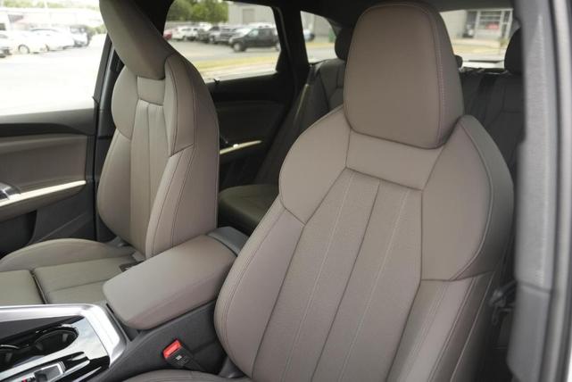Photo of 2025 Glacier White Metallic Audi Q5