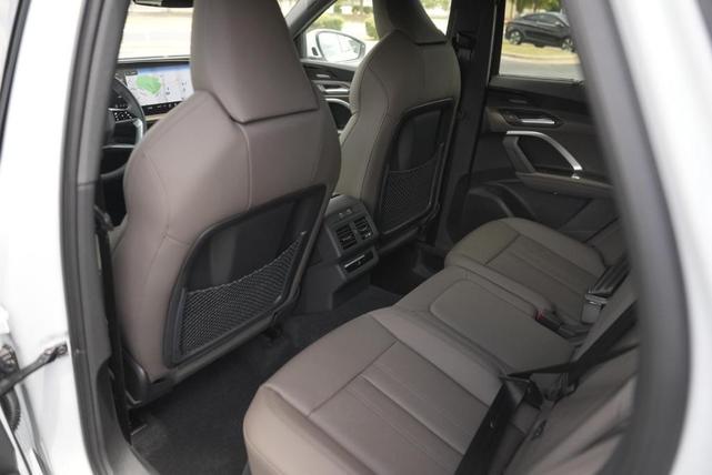 Photo of 2025 Glacier White Metallic Audi Q5