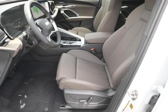 Photo of 2025 Glacier White Metallic Audi Q5