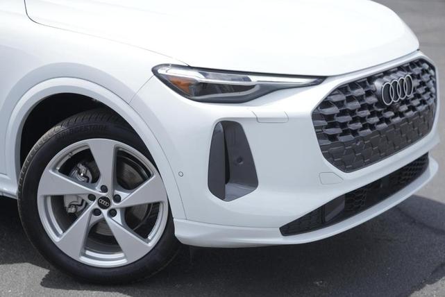 Photo of 2025 Glacier White Metallic Audi Q5