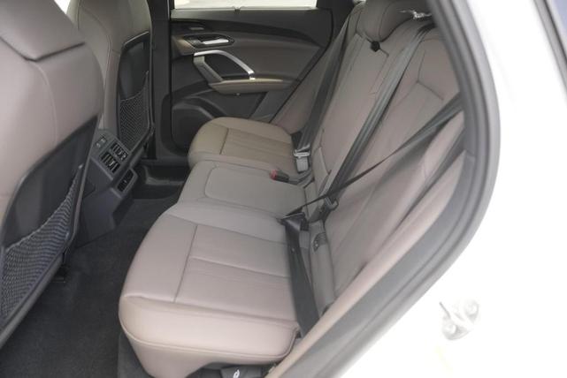 Photo of 2025 Glacier White Metallic Audi Q5