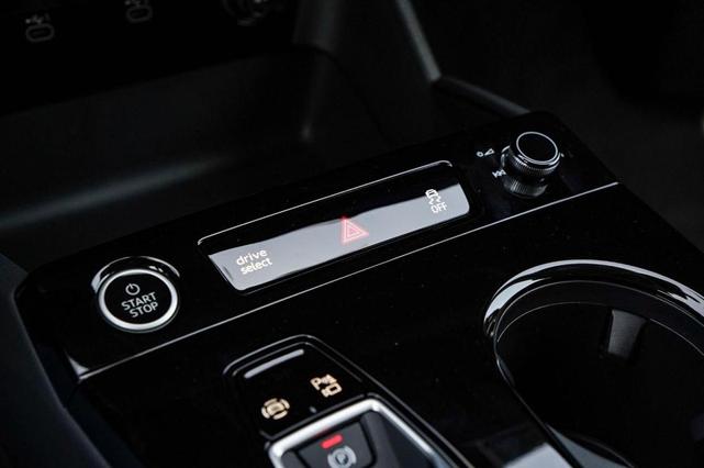Photo of 2025 Glacier White Metallic Audi Q6 e-tron