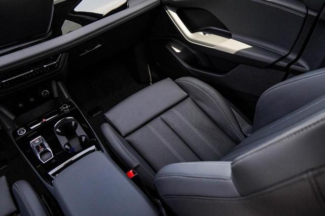 Photo of 2025 Glacier White Metallic Audi Q6 e-tron