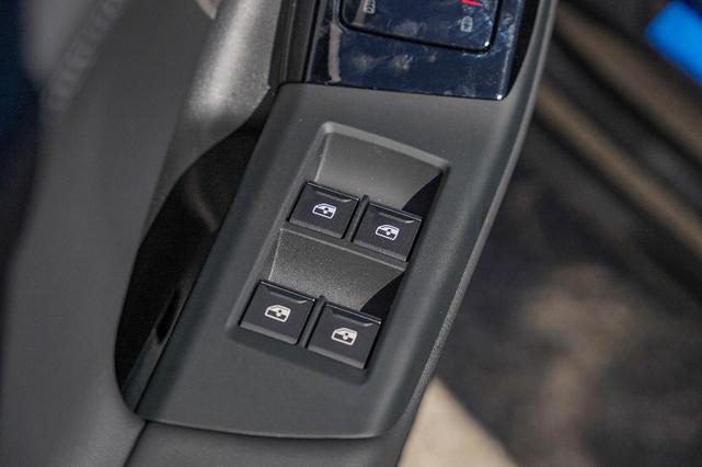 Photo of 2025 Manhattan Gray Metallic Audi Q6 e-tron
