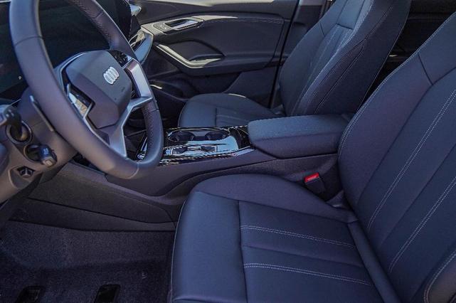 Photo of 2025 Manhattan Gray Metallic Audi Q6 e-tron