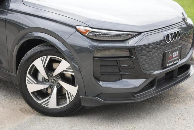 Photo of 2025 Manhattan Gray Metallic Audi Q6 e-tron