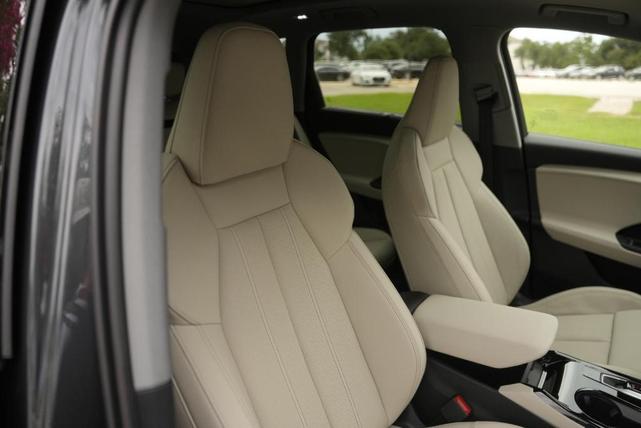 Photo of 2025 Manhattan Gray Metallic Audi Q6 e-tron