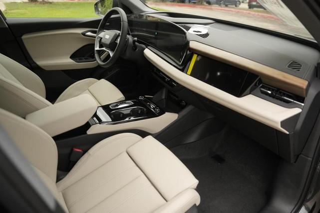 Photo of 2025 Manhattan Gray Metallic Audi Q6 e-tron
