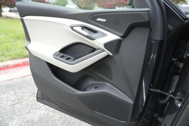 Photo of 2025 Manhattan Gray Metallic Audi Q6 e-tron