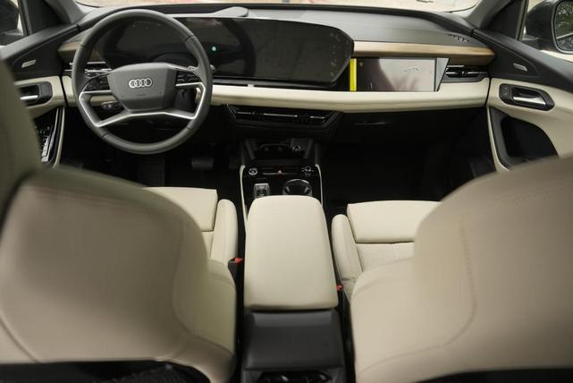 Photo of 2025 Manhattan Gray Metallic Audi Q6 e-tron