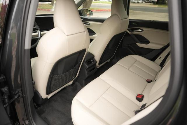 Photo of 2025 Manhattan Gray Metallic Audi Q6 e-tron