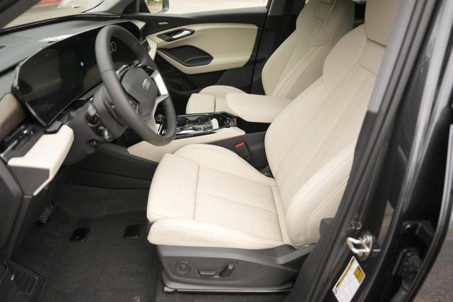 Photo of 2025 Manhattan Gray Metallic Audi Q6 e-tron