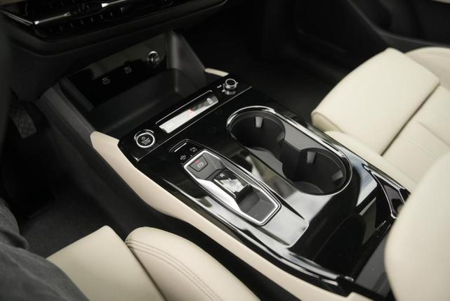 Photo of 2025 Manhattan Gray Metallic Audi Q6 e-tron