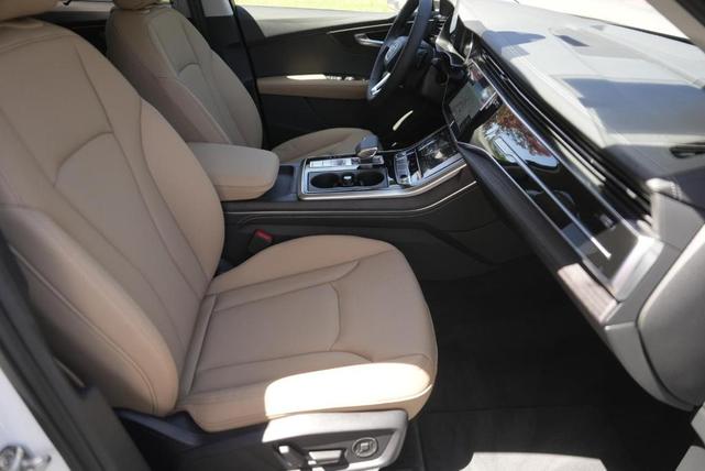 Photo of 2025 Glacier White Metallic Audi Q7