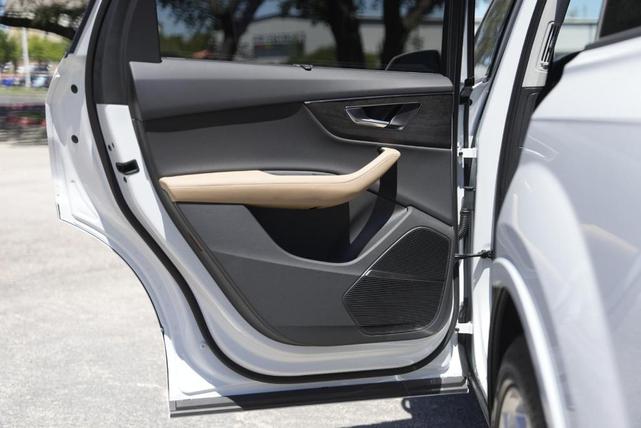 Photo of 2025 Glacier White Metallic Audi Q7