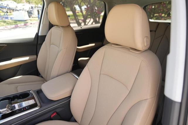 Photo of 2025 Glacier White Metallic Audi Q7