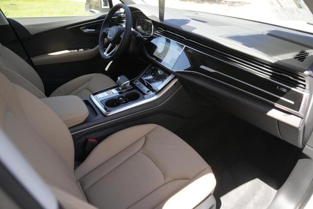 Photo of 2025 Glacier White Metallic Audi Q7