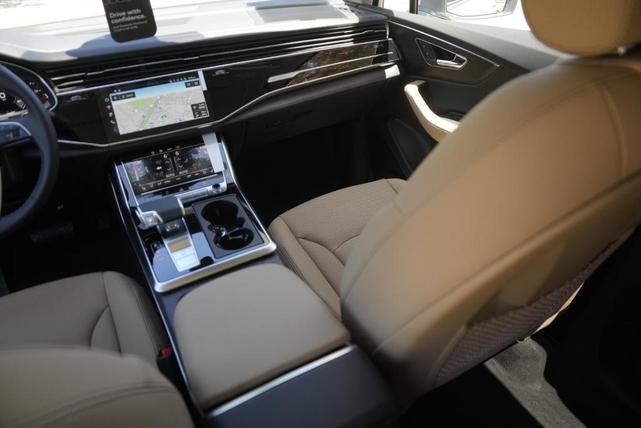 Photo of 2025 Glacier White Metallic Audi Q7
