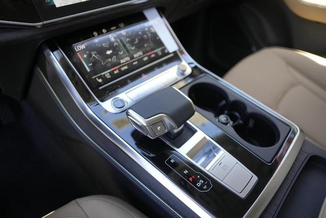 Photo of 2025 Glacier White Metallic Audi Q7