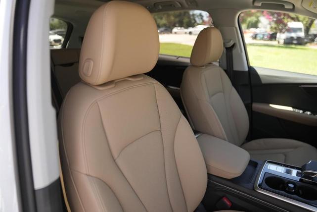 Photo of 2025 Glacier White Metallic Audi Q7