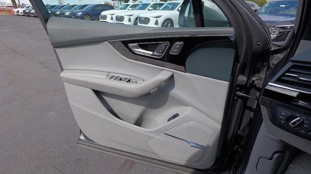 Photo of 2018 Graphite Gray Metallic Audi Q7