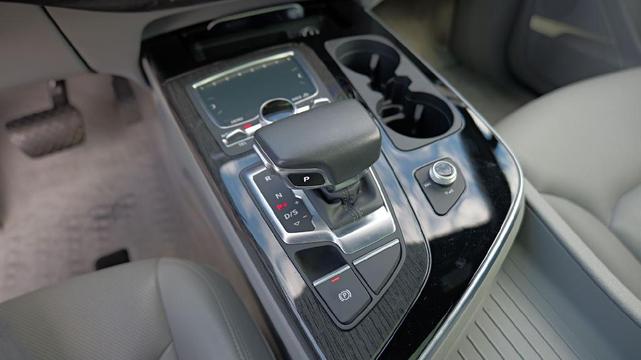 Photo of 2018 Graphite Gray Metallic Audi Q7