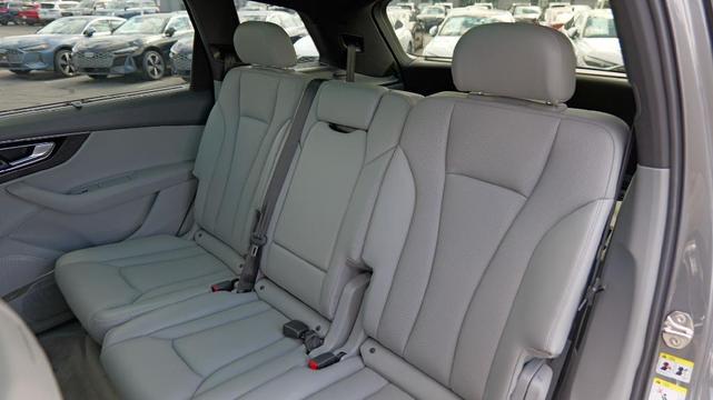 Photo of 2018 Graphite Gray Metallic Audi Q7