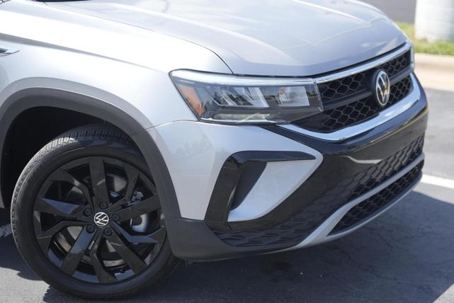 Photo of 2023 Pyrite Silver Metallic Volkswagen Taos
