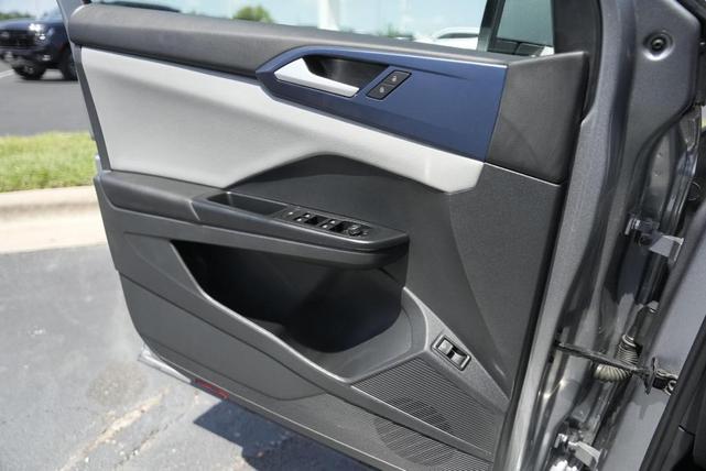 Photo of 2023 Pyrite Silver Metallic Volkswagen Taos