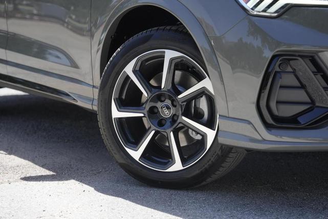 Photo of 2025 Chronos Gray Metallic Audi Q3