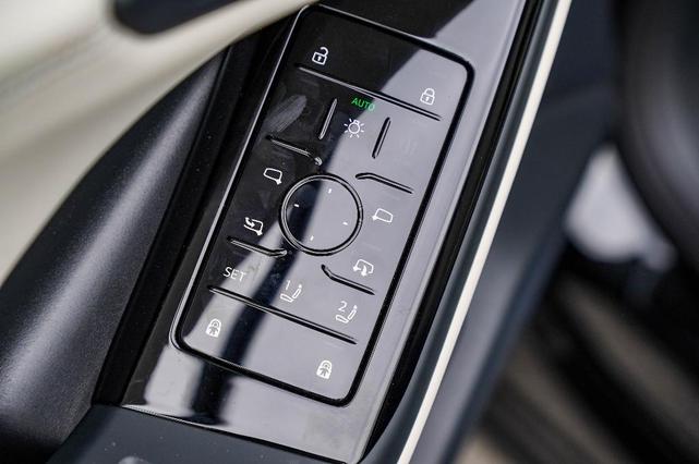 Photo of 2025 Mythos Black Metallic Audi Q6 e-tron