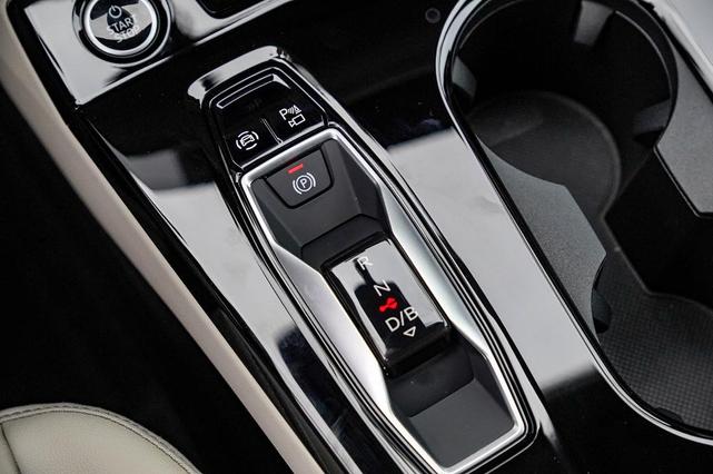 Photo of 2025 Mythos Black Metallic Audi Q6 e-tron