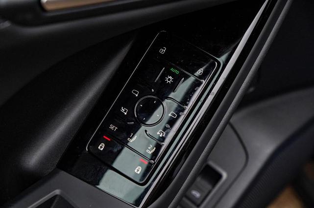 Photo of 2025 Magnet Gray Audi Q6 e-tron