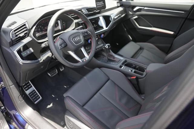 Photo of 2025 Navarra Blue Metallic Audi Q3