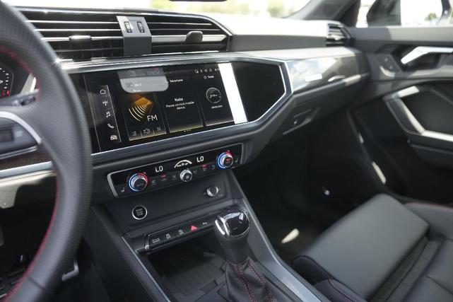 Photo of 2025 Navarra Blue Metallic Audi Q3