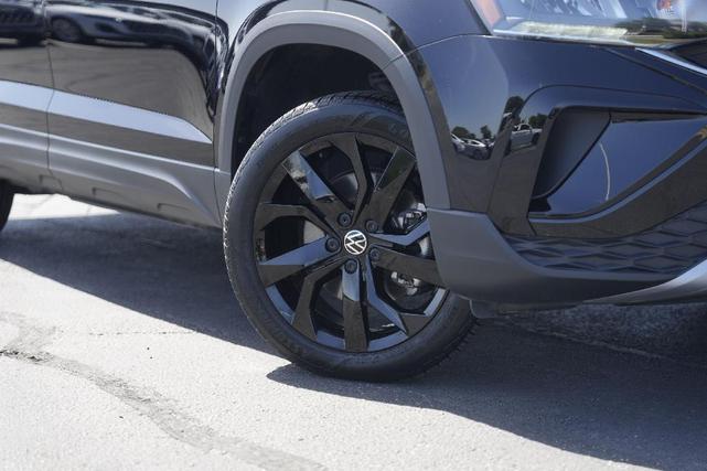 Photo of 2024 Deep Black Pearl Effect Volkswagen Taos