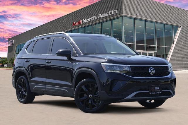 Photo of 2024 Deep Black Pearl Effect Volkswagen Taos